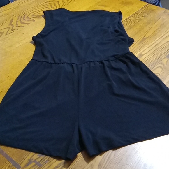 BCBGENERATION Women LARGE ROMPER Preowned BLACK Casual Summer Spring Used - Picture 2 of 6